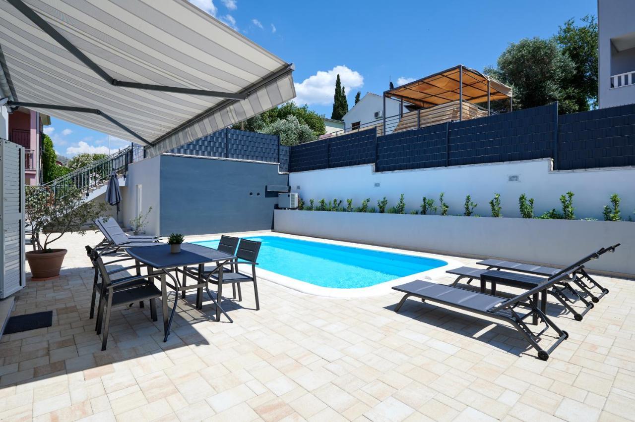 Nela & Sara - 2 Apartments With Heated Swimming Pool Seget Vranjica Eksteriør billede