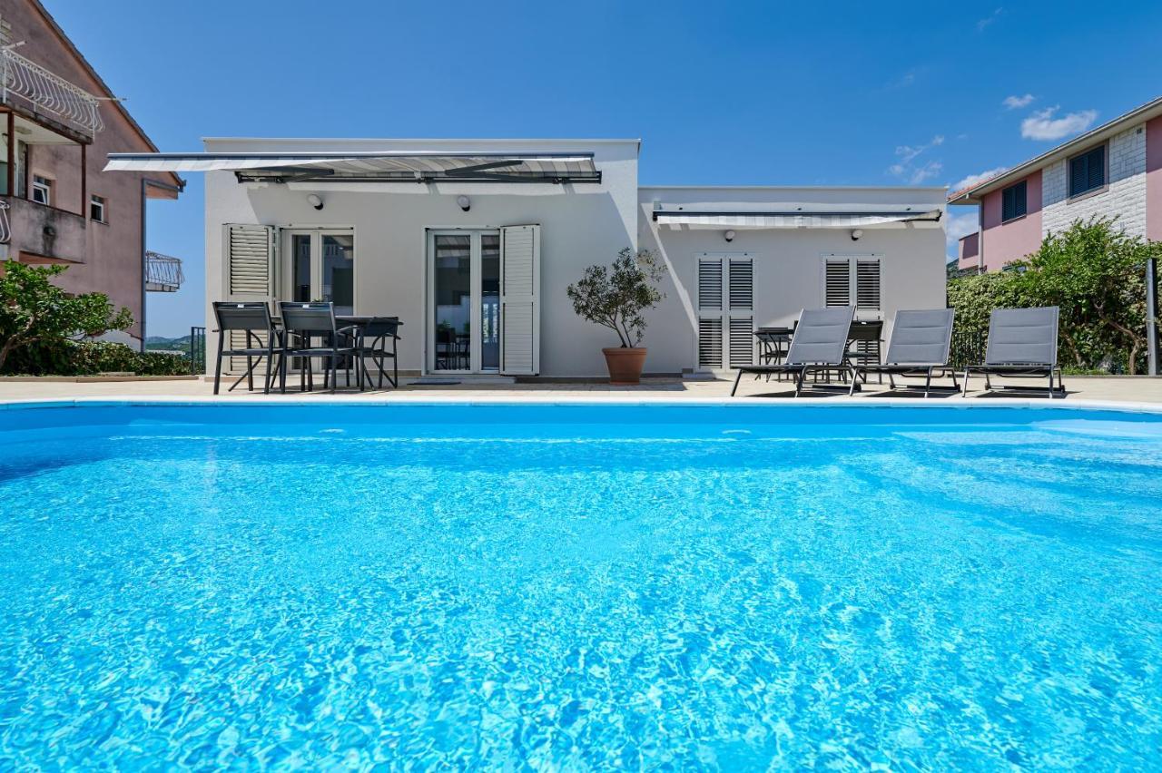 Nela & Sara - 2 Apartments With Heated Swimming Pool Seget Vranjica Eksteriør billede