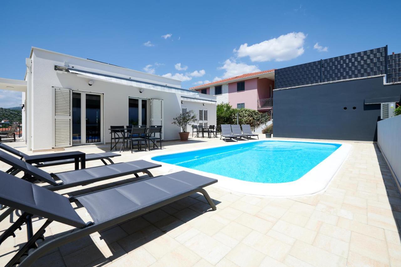 Nela & Sara - 2 Apartments With Heated Swimming Pool Seget Vranjica Eksteriør billede