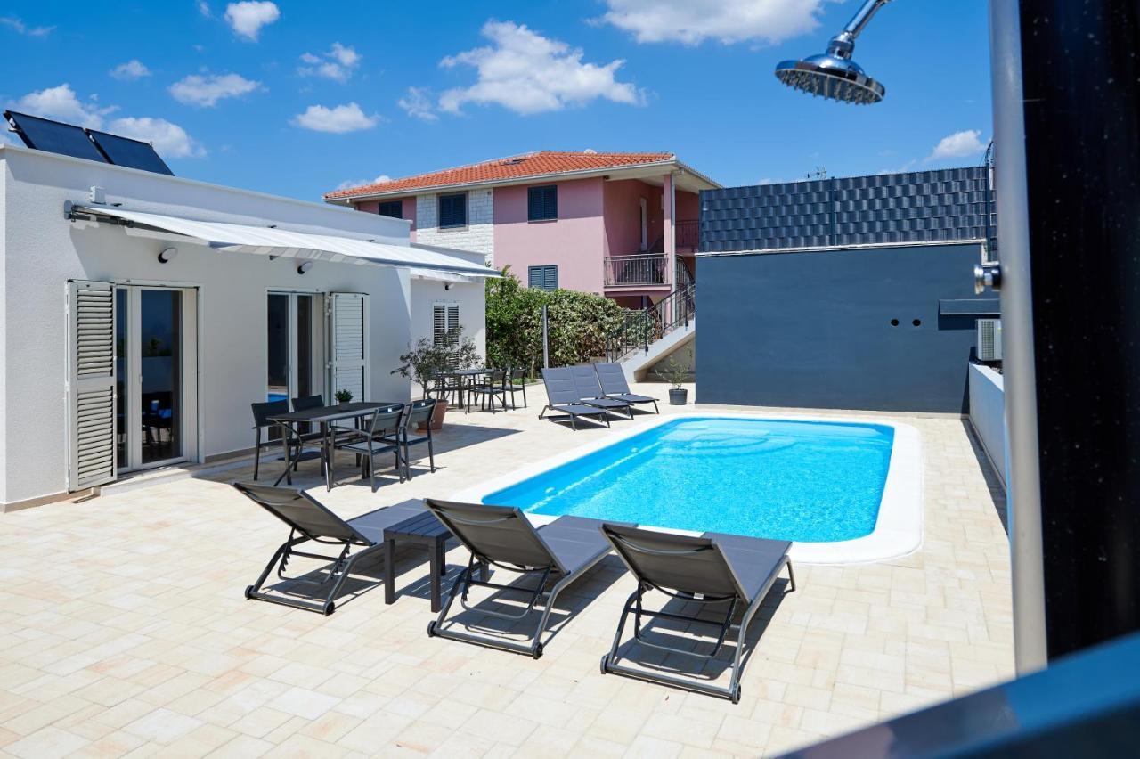Nela & Sara - 2 Apartments With Heated Swimming Pool Seget Vranjica Eksteriør billede