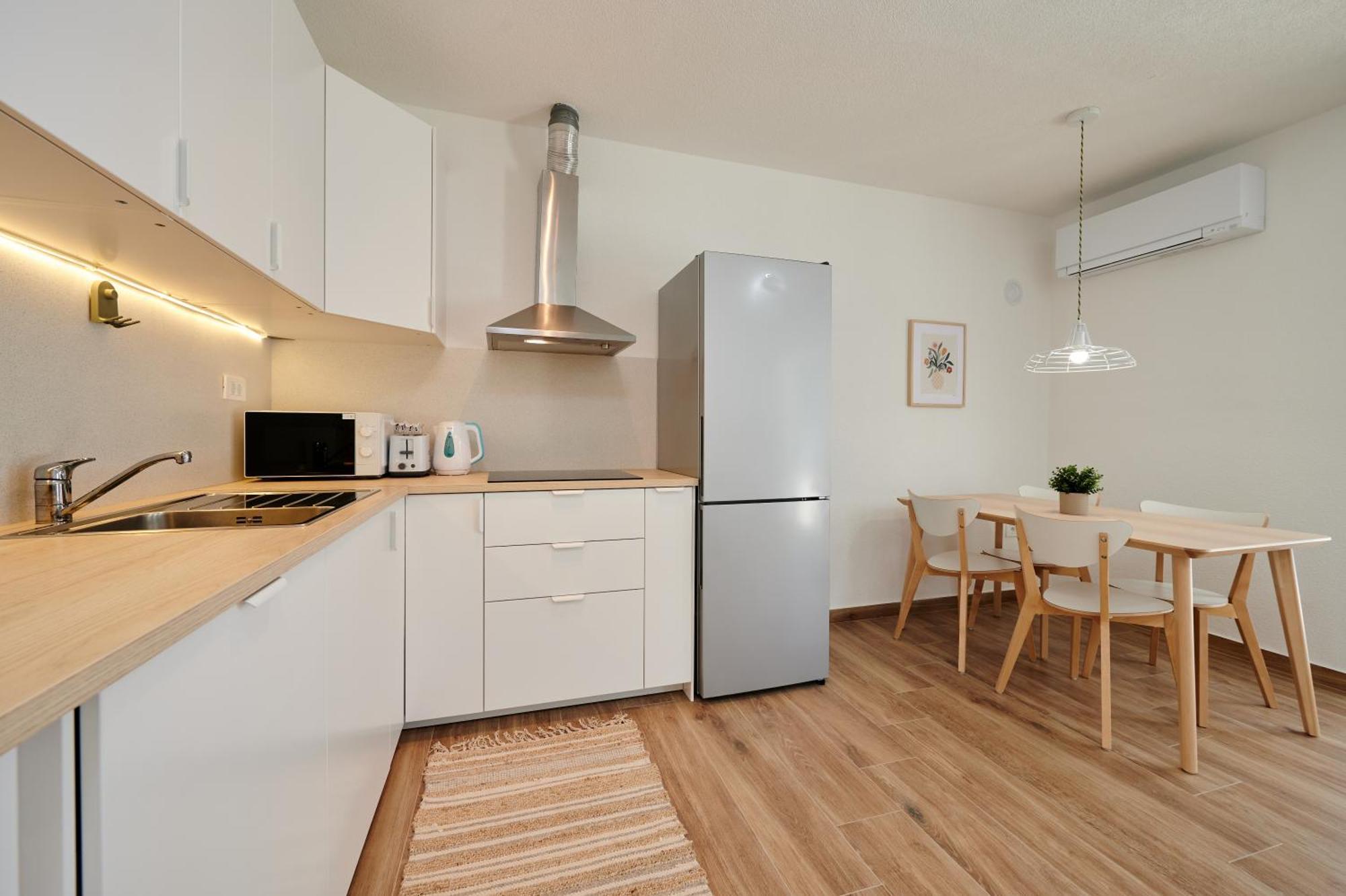 Nela & Sara - 2 Apartments With Heated Swimming Pool Seget Vranjica Eksteriør billede